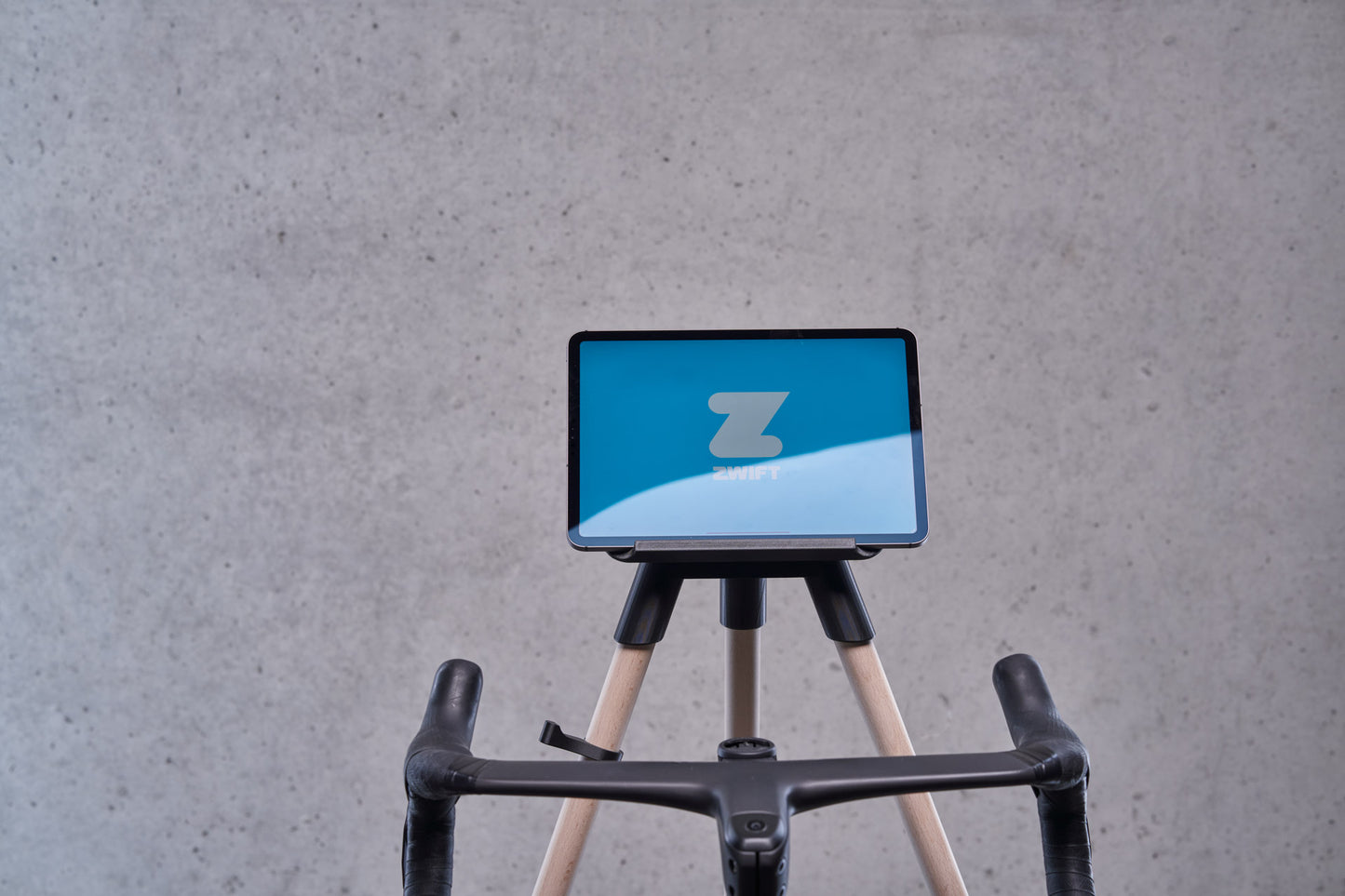 Indoor Bike Trainer Tablethalter inkl. Holzbeine, 3D-Druck Technologie, Perfekt für Zwift, Fahrradfan Geschenk